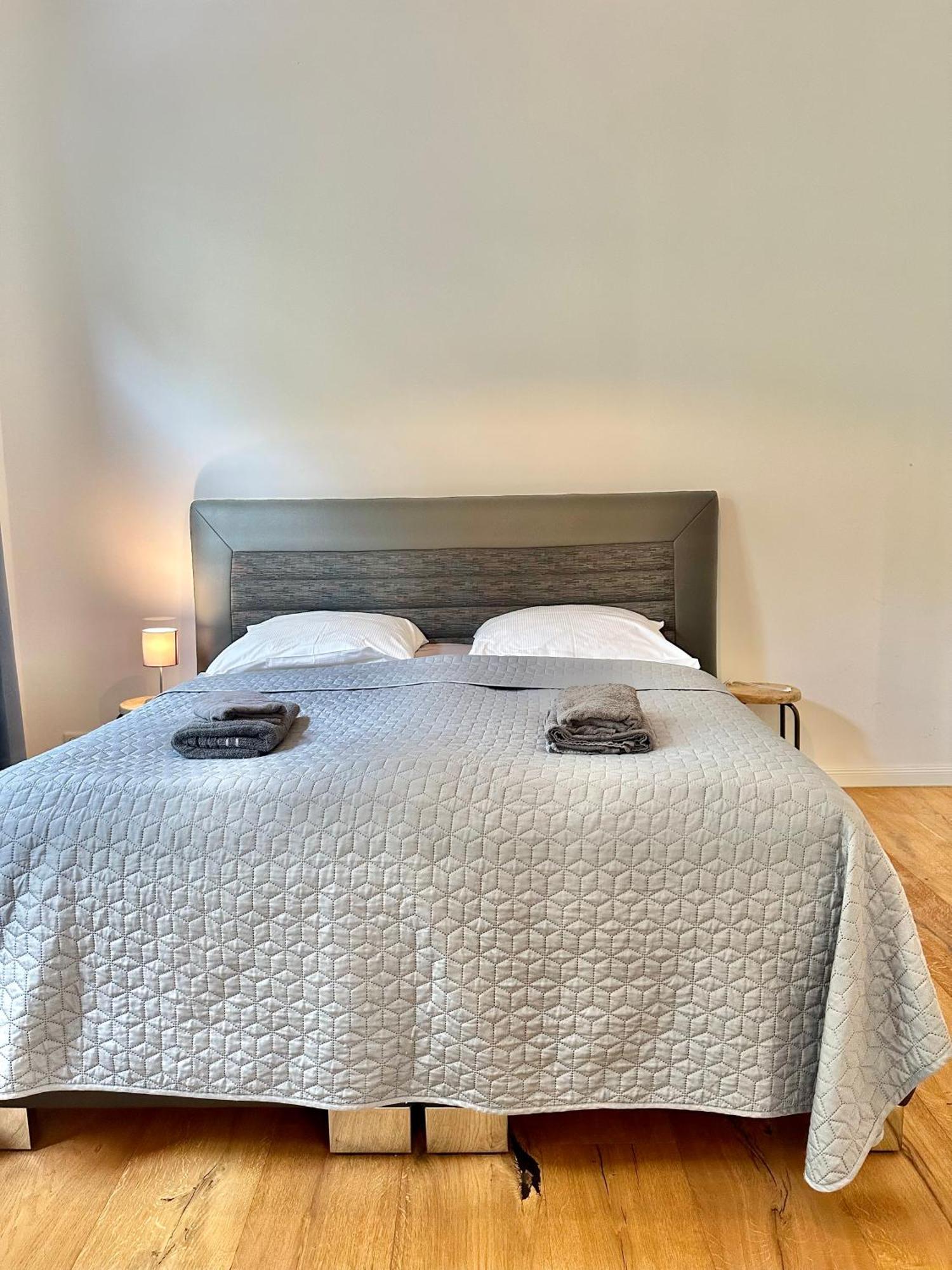 Modernes City-Apartment Mit Blick In Den Park Und 2 Baeder H9 Oldenburg Eksteriør billede